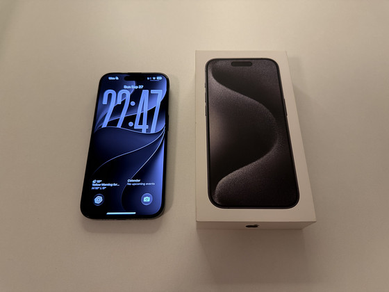 iPhone 15 Pro 256GB Black Titanium + karp + Spigen ümbris
