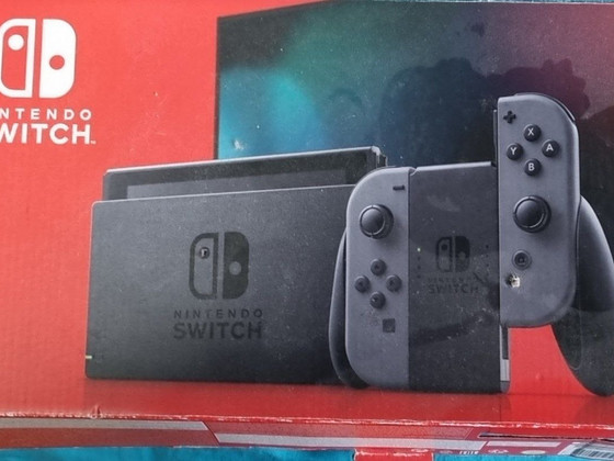 Nintendo Switch 32GB + 4 игры + чехол + полный комплект