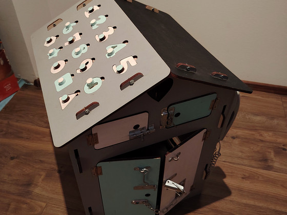 Puidust tegelusmaja väike lastele