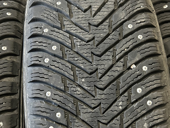 Norrskeni naastrehvid 215/55 R17 – 4 tk / Naastrehvid