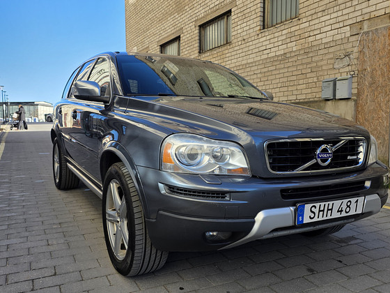 Volvo XC90 2.4D 136 кВт рестайлинг R-Design