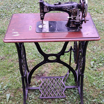 Töökorras Singer Model 12 "New Family" jalgõmblusmasin aasta