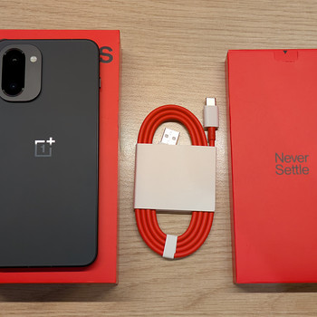 OnePlus 15R Black (256 ГБ / 12 ГБ)