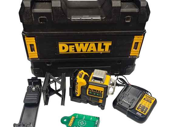 Лазер Dewalt DCE089D + принадлежности + акку + зарядка +кейс