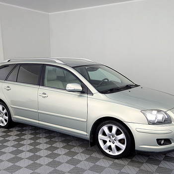 Toyota Avensis Luxury ATM 2.4 120kW