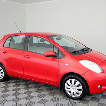 Toyota Yaris Linea Sol A-C ATM 1.3 64kW