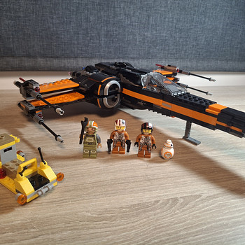 LEGO Star Wars 75102 Poe Dameron's X-Wing Fighter