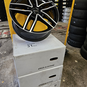 Диски для Toyota , Lexus Dezent TR Black 5 x 114.3 R 17