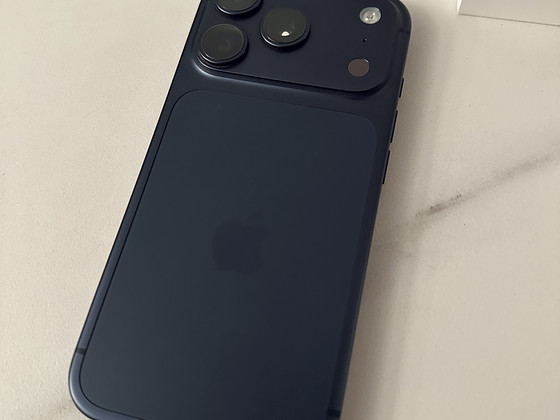 iPhone 17 Pro 1 ТБ Deep Blue