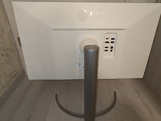 LG 27UK850-W 27" 4K UHD IPS monitor (Kriimuvaba ekraan)