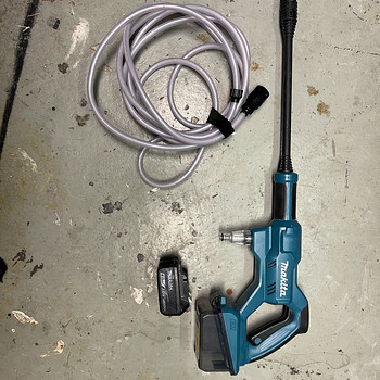 Аккумуляторная мойка высокого давления Makita + аккумулятор 4 А·ч