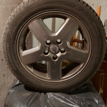 Зимние шипованные шины Hankook на дисках 205/55 R16