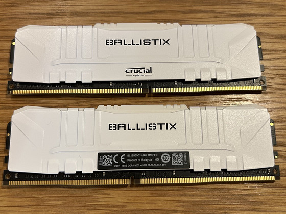 2x 16GB crucial ballistix DDR4 3000MHz 15-16-16-35 1.35V