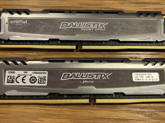 2x 8GB crucial ballistix DDR4 2400MHz 16-16-16-39 1.2V