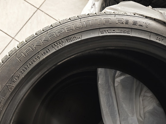 Шины.Nokian tyres 285/40 R-20. 8 mm