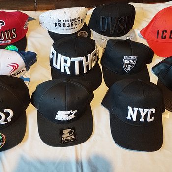 Nokamütside komplekt / 50 streetwear cap’i — NYC, Starter..