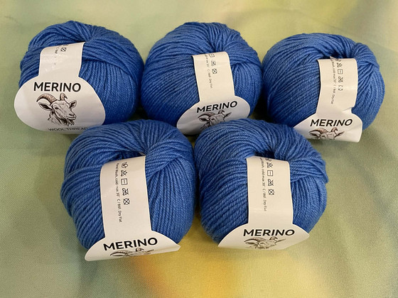 Пряжа из мериносовой шерсти — 5 клубков. Всего 250 г.