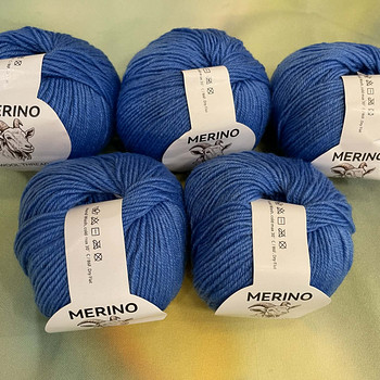 Пряжа из мериносовой шерсти — 5 клубков. Всего 250 г.