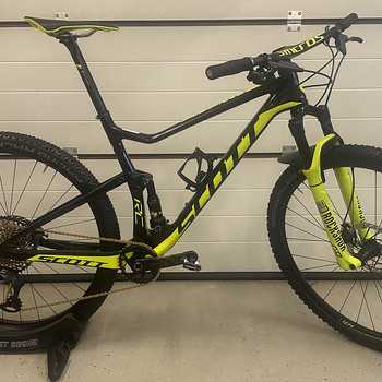 Scott Spark RC 900 World Cup / FullSuspension maastikuratas