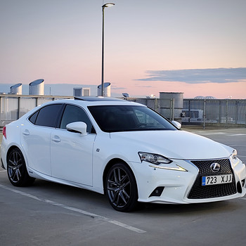 Lexus IS300h