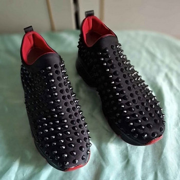 Tossud mustad okkaliste naastudega C.Louboutin