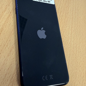 Apple iPhone SE 2020 64Gb Black в очень хорошем состоянии