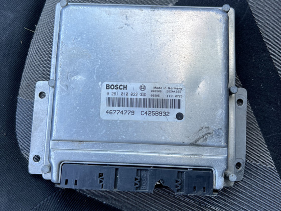 Блок управления двигателем Bosch 0 281 010 022, OE 46774779