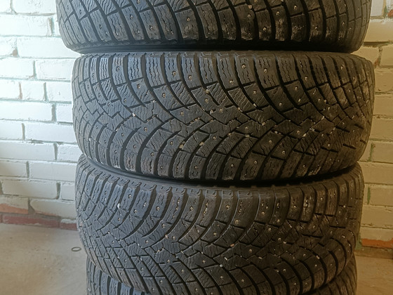 235/60 R18 Pirelli