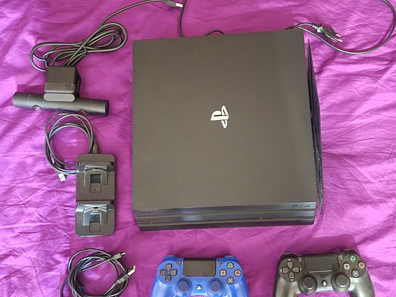 Продаю PlayStation 4 Pro