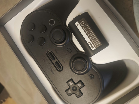 Беспроводной 8BitDo Pro 2 Bluetooth Gamepad (Black Edition).