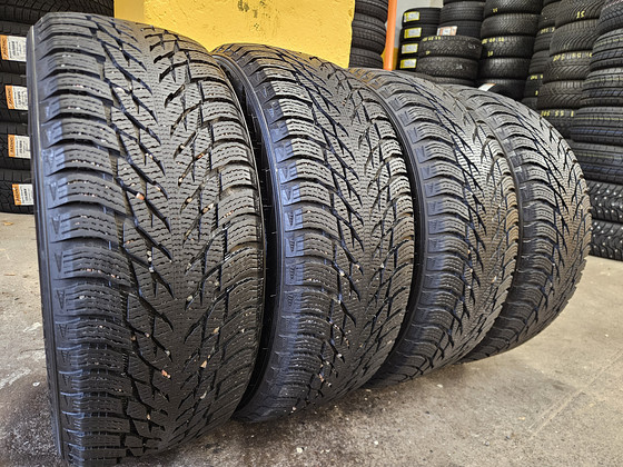 215 50 R 18 Nokian Hakkapeliitta R3 ( Как Новые )