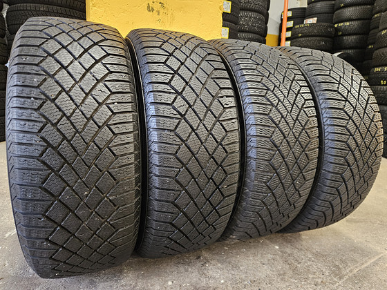 215 55 R 17 Continental VikingContact 7