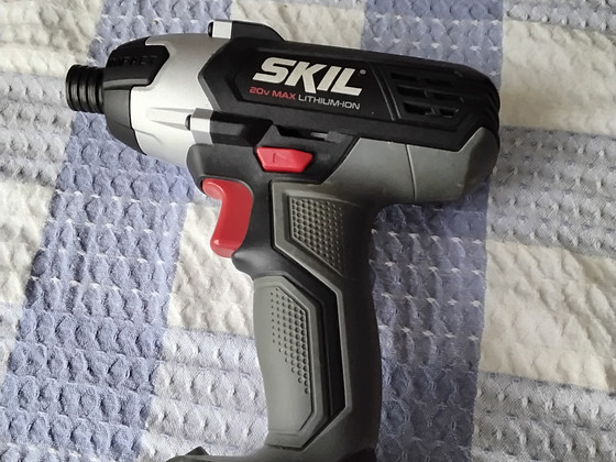 Аккумуляторная ударная дрель Skil