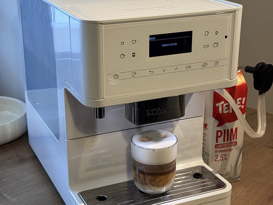 Полностью автоматическая кофемашина Miele CM 6160 MilkPerfection