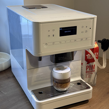 Полностью автоматическая кофемашина Miele CM 6160 MilkPerfection