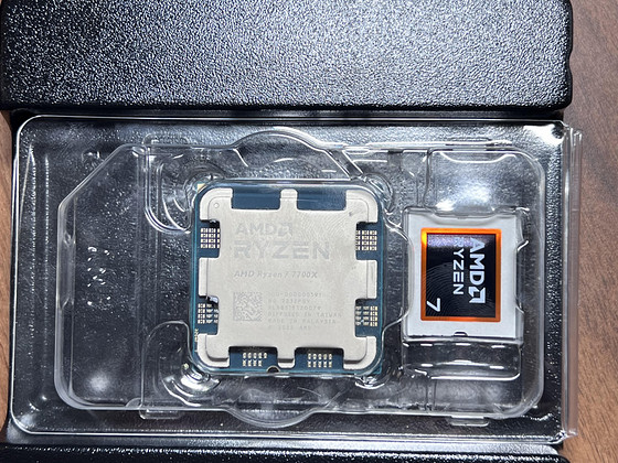 Процессор AMD Ryzen 7 7700X.