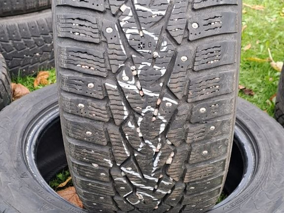 Шипованные шины 205 55 16, Nokian + Kumho, 7 мм, можно и 2 шт.