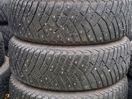 Шипованные шины 185 65 15 Goodyear UltraGrip Ice Artic, 88T, 8мм