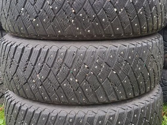 Шипованные шины 185 60 15 Goodyear UltraGrip Ice Artic, 88T, 8мм