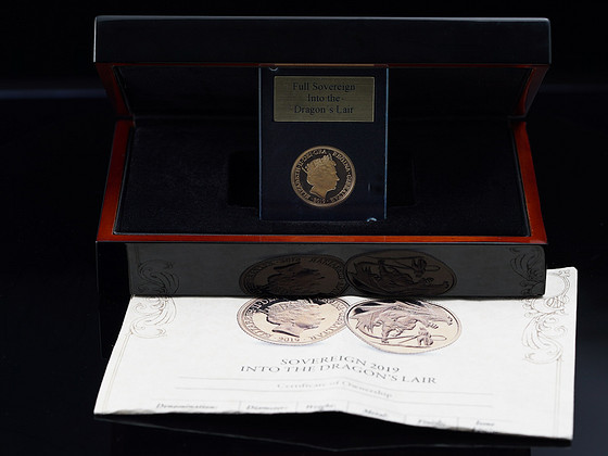Монета Into The Dragons Lair Half Sovereign 2019 (22K)