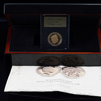 Монета Into The Dragons Lair Half Sovereign 2019 (22K)
