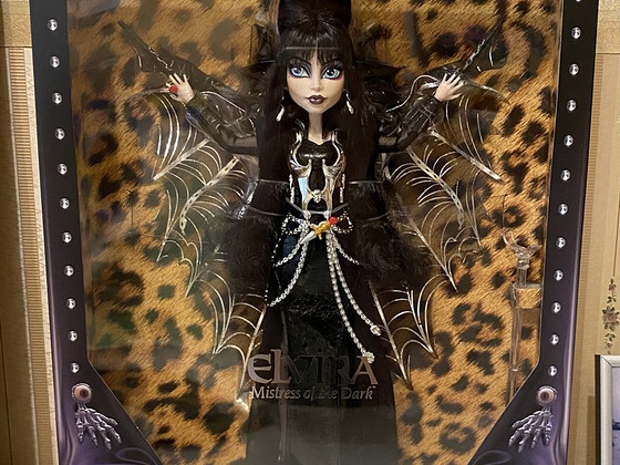 Elvira Monster high