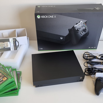 1TB Xbox One X + 9 MÄNGU
