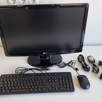 LG 23" Monitor + Dell klaviatuur ja hiir