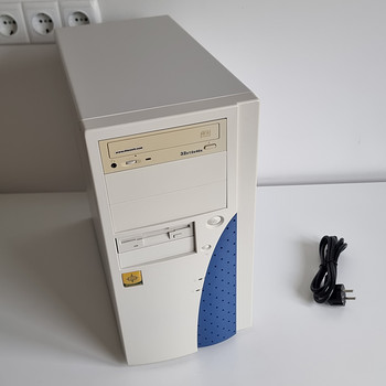 RETRO Windows 98 Lauaarvuti