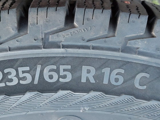 235/65 R16C CONTINENTAL VanContact Ice