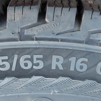 235/65 R16C CONTINENTAL VanContact Ice