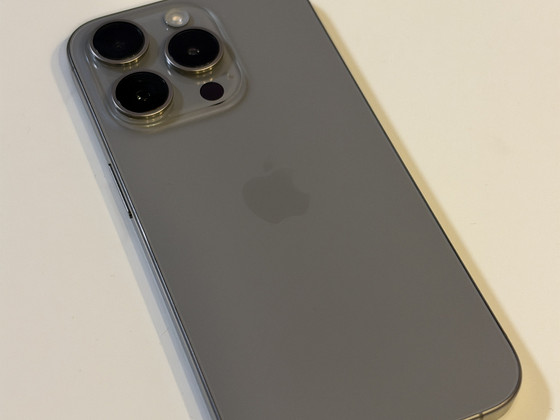 Apple iPhone 15 Pro, 128 ГБ, титан, аккумулятор 91%!