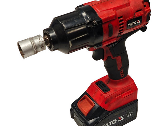 Гайковёрт Yato YT-828061 + акку 3.0Ач