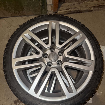 Müüa AUDI veljed rehvidega R20